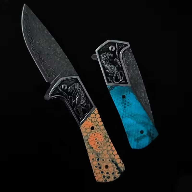 Couteau pliant d'extérieur damasquiné CO-42105 DA3244 - Bleu / 2e qualité